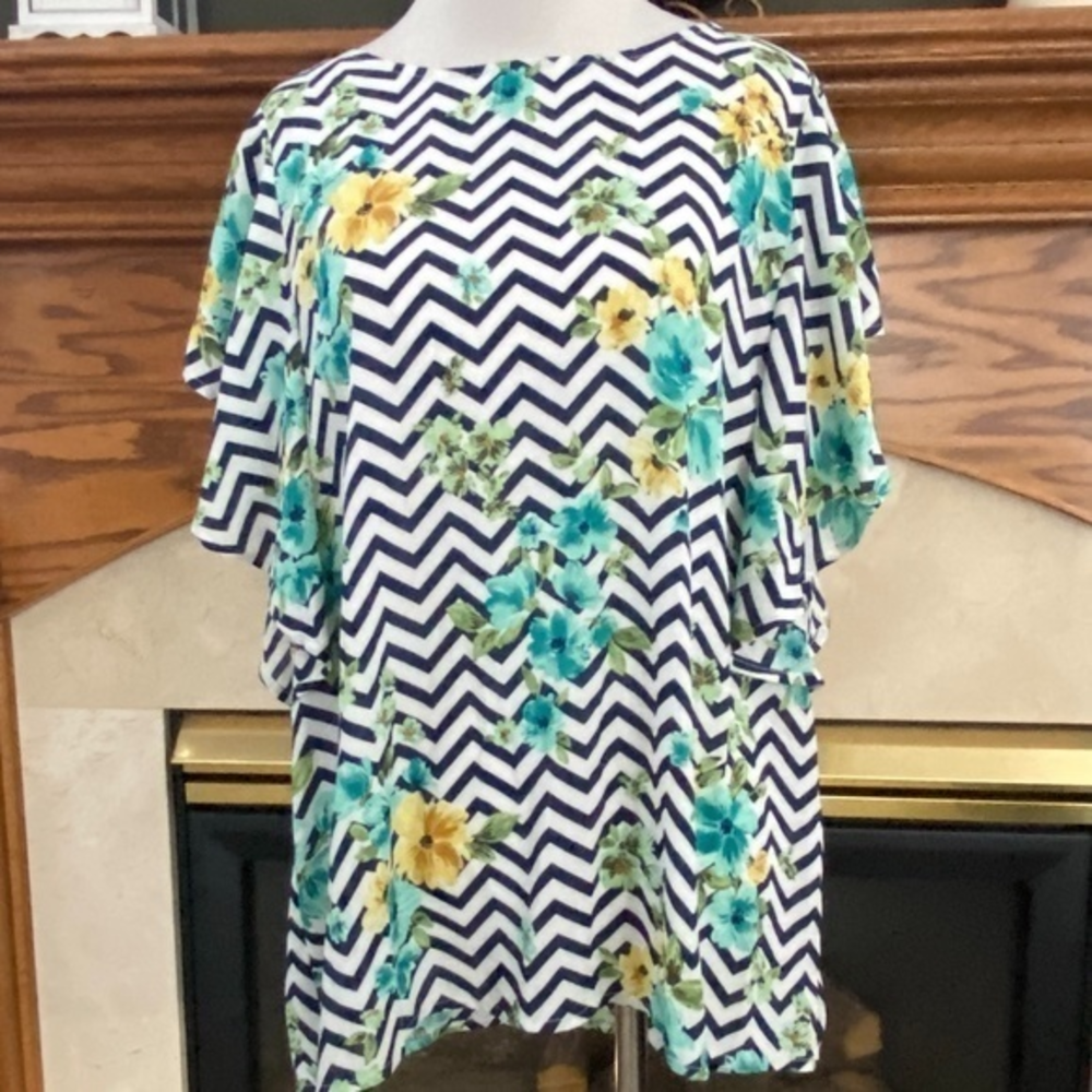 Tacera Floral‎ Butterfly Sleeve Top Size: M